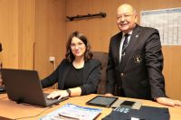 Arcona Hostel - Betriebsleiterin Michelle Batterham und Präsident des Deutschen Marinebundes e.V., Heinz Marus